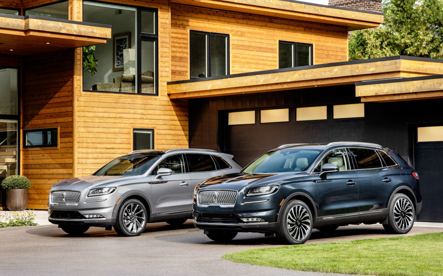 Comparison Audi Q5 Quattro 2021 vs Lincoln Nautilus Black Label